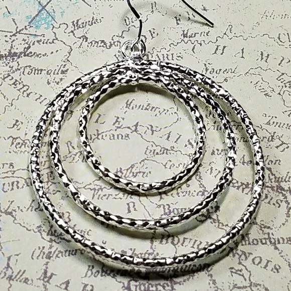 Textured hoop earrings new - Picture 3 of 5